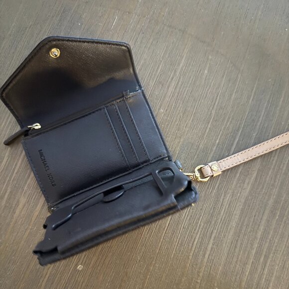 Michael Kors Jet Set Wallet - Picture 4 of 5